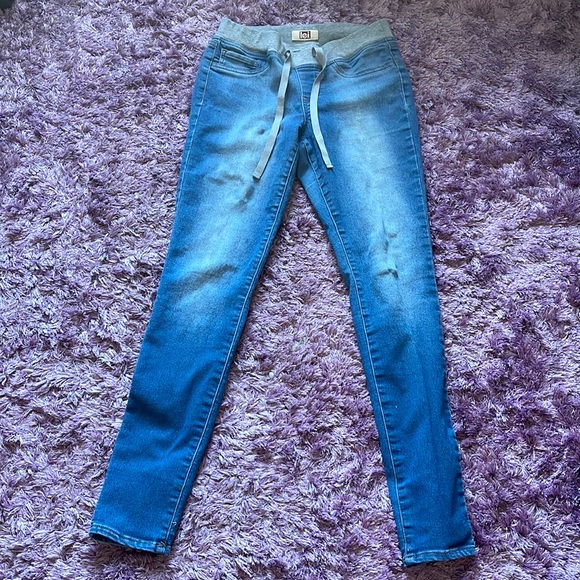 Blue Levi jeggings